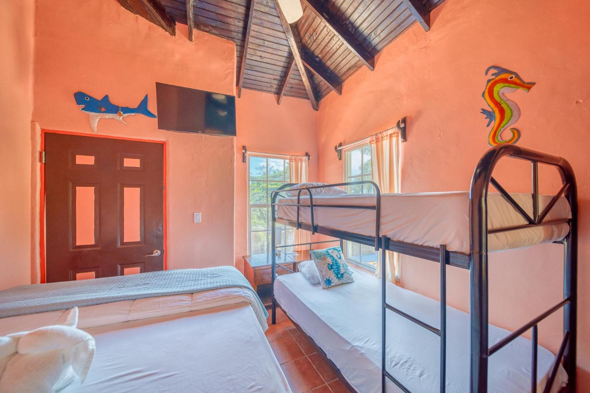 Caribe Tesoro Hotell West Bay Eksteriør bilde